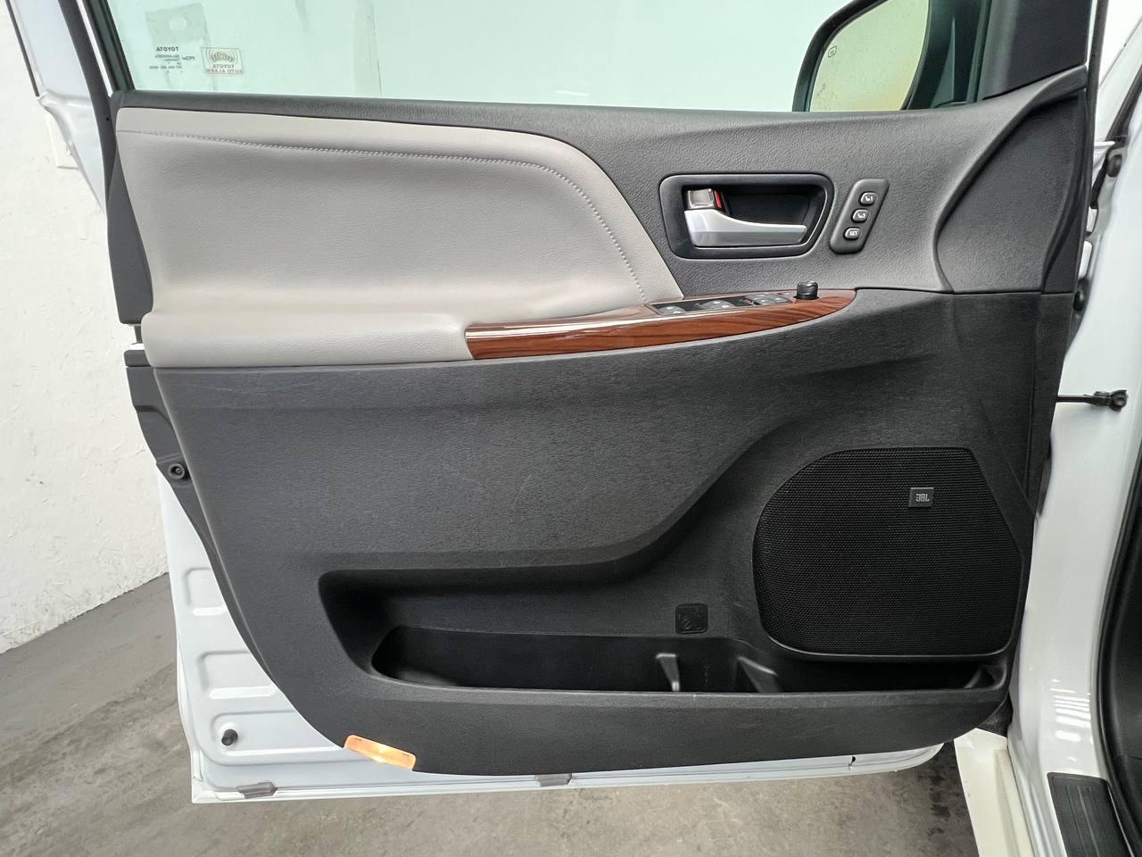 Toyota Sienna Limited Premium AWD 7-Passenger (Natl) 2017