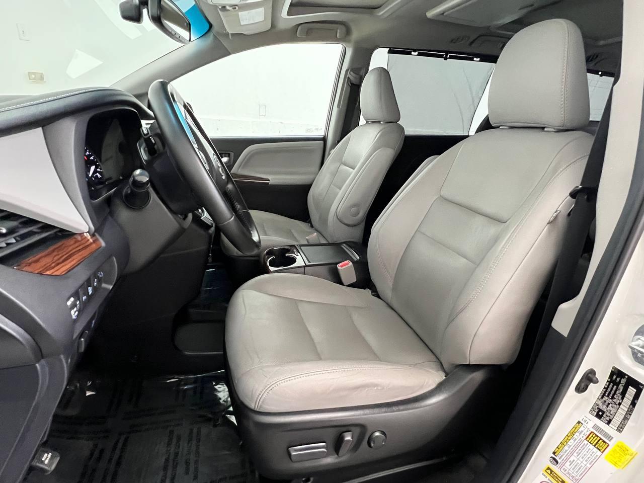 Toyota Sienna Limited Premium AWD 7-Passenger (Natl) 2017