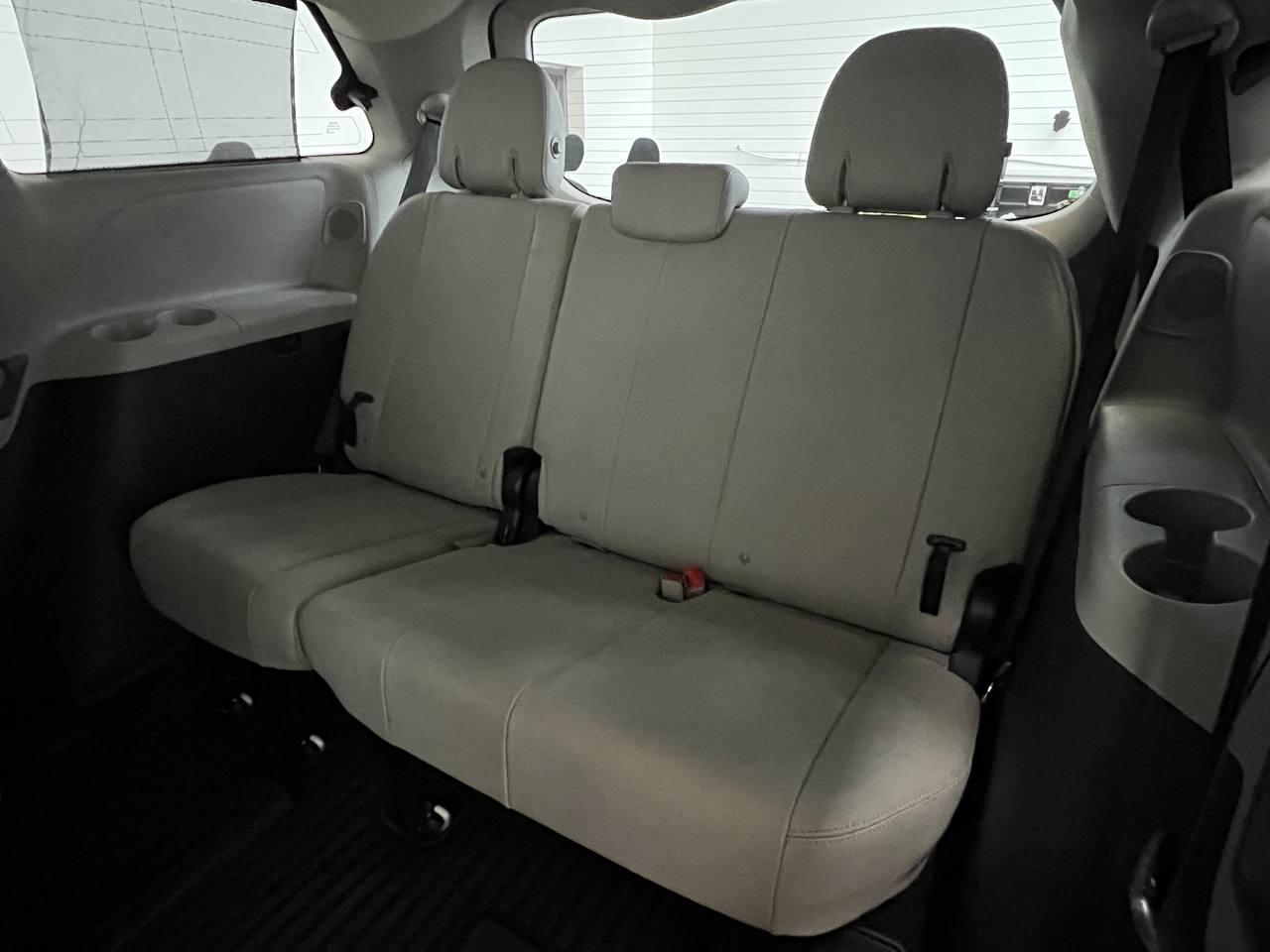 Toyota Sienna Limited Premium AWD 7-Passenger (Natl) 2017