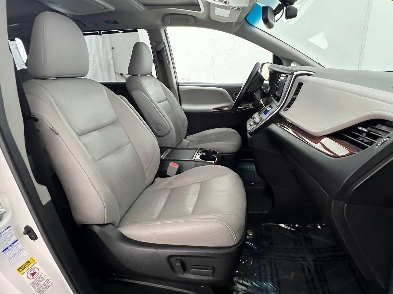 Toyota Sienna Limited Premium AWD 7-Passenger (Natl) 2017