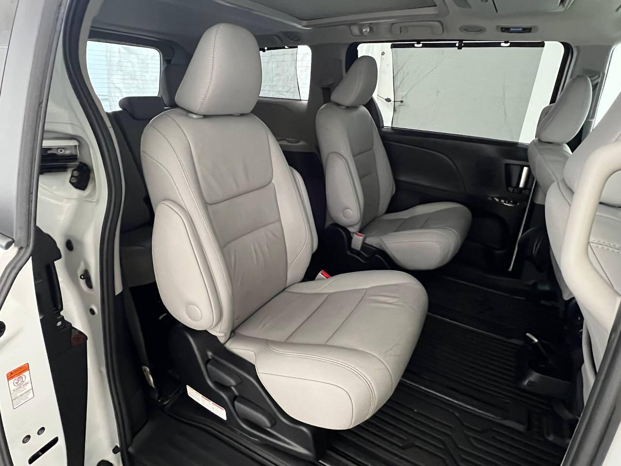 Toyota Sienna Limited Premium AWD 7-Passenger (Natl) 2017