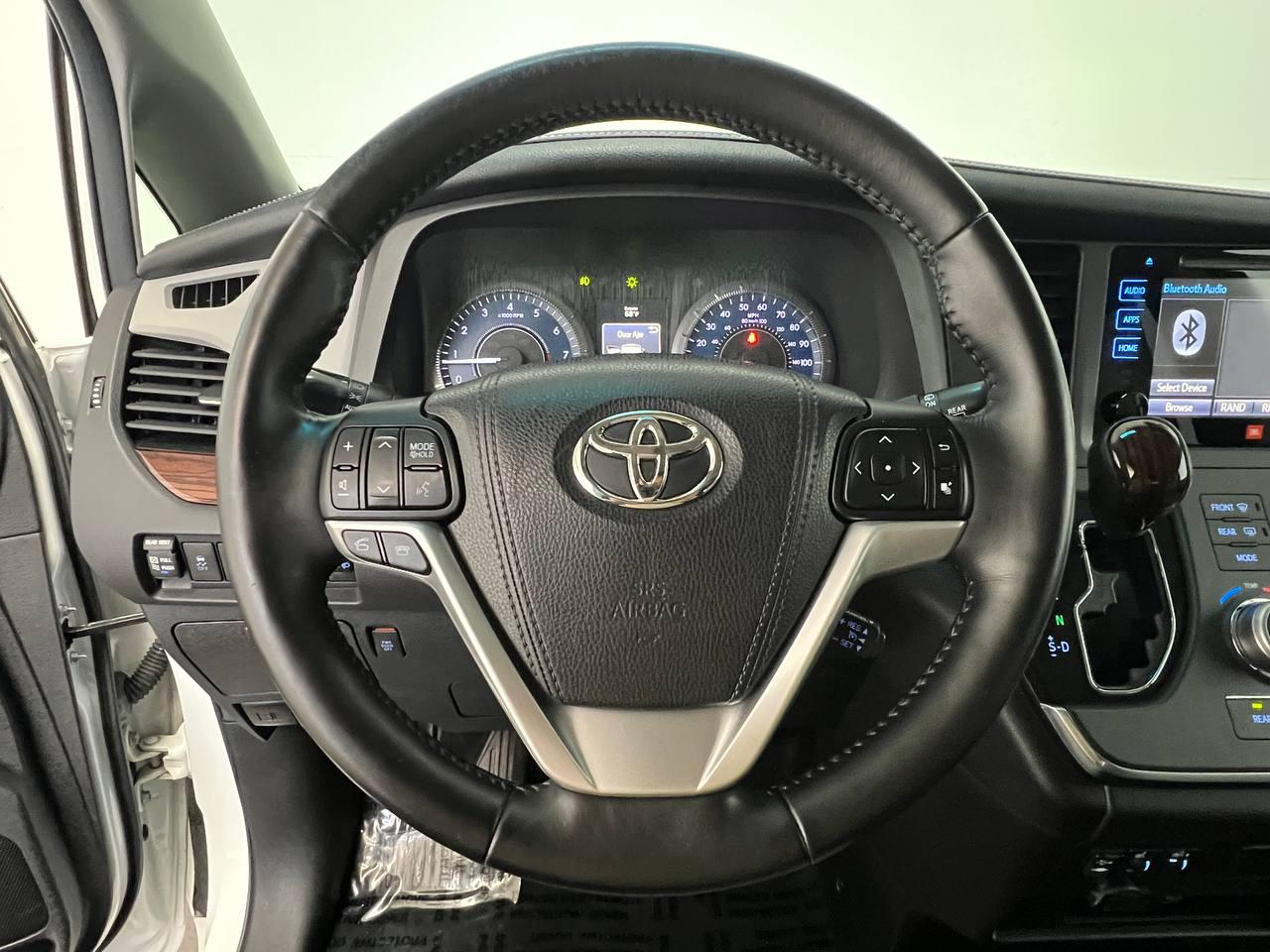 Toyota Sienna Limited Premium AWD 7-Passenger (Natl) 2017