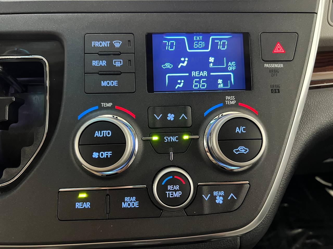 Toyota Sienna Limited Premium AWD 7-Passenger (Natl) 2017