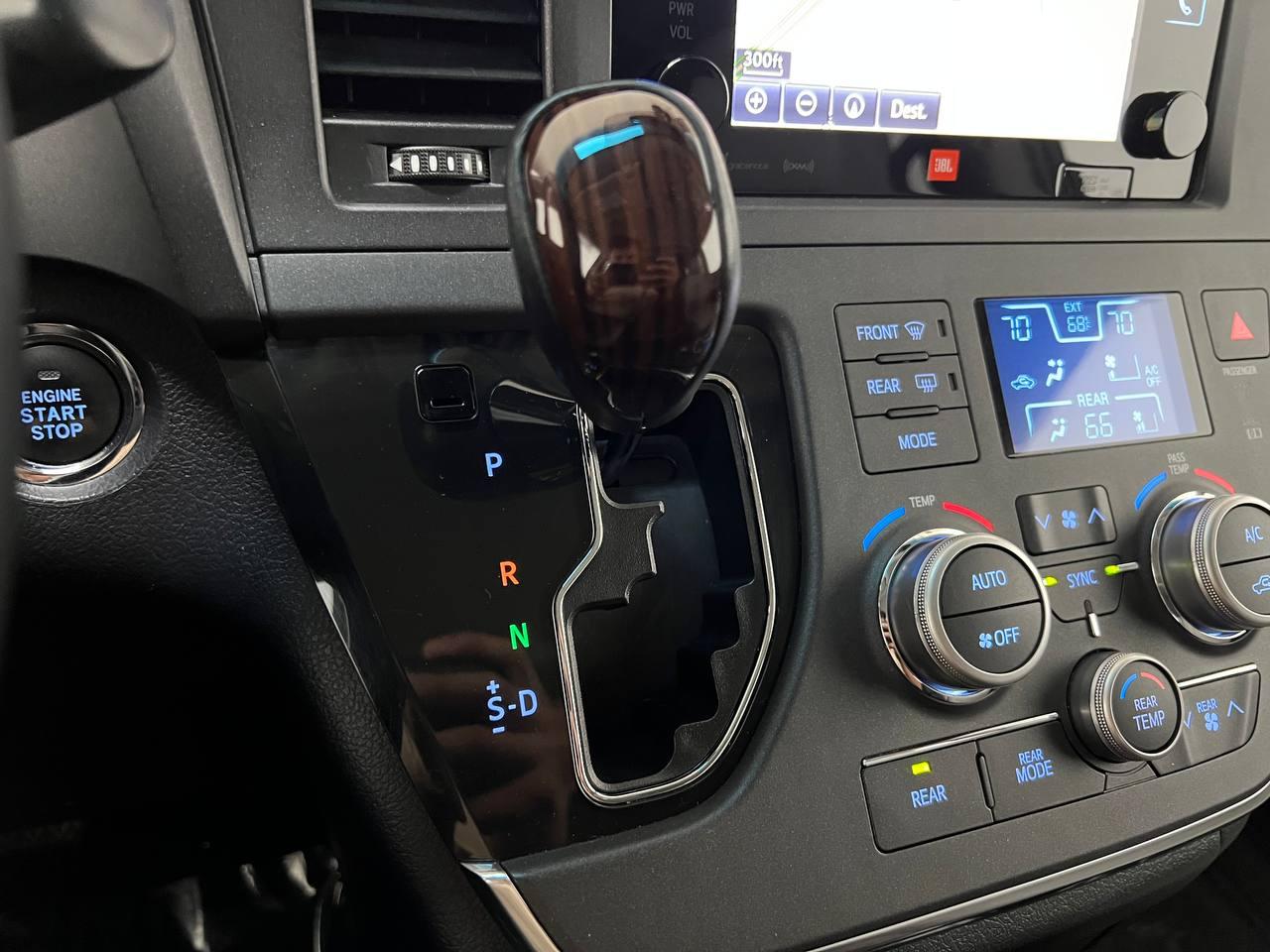 Toyota Sienna Limited Premium AWD 7-Passenger (Natl) 2017