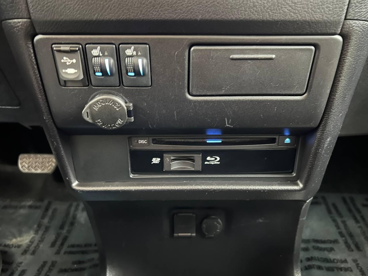 Toyota Sienna Limited Premium AWD 7-Passenger (Natl) 2017