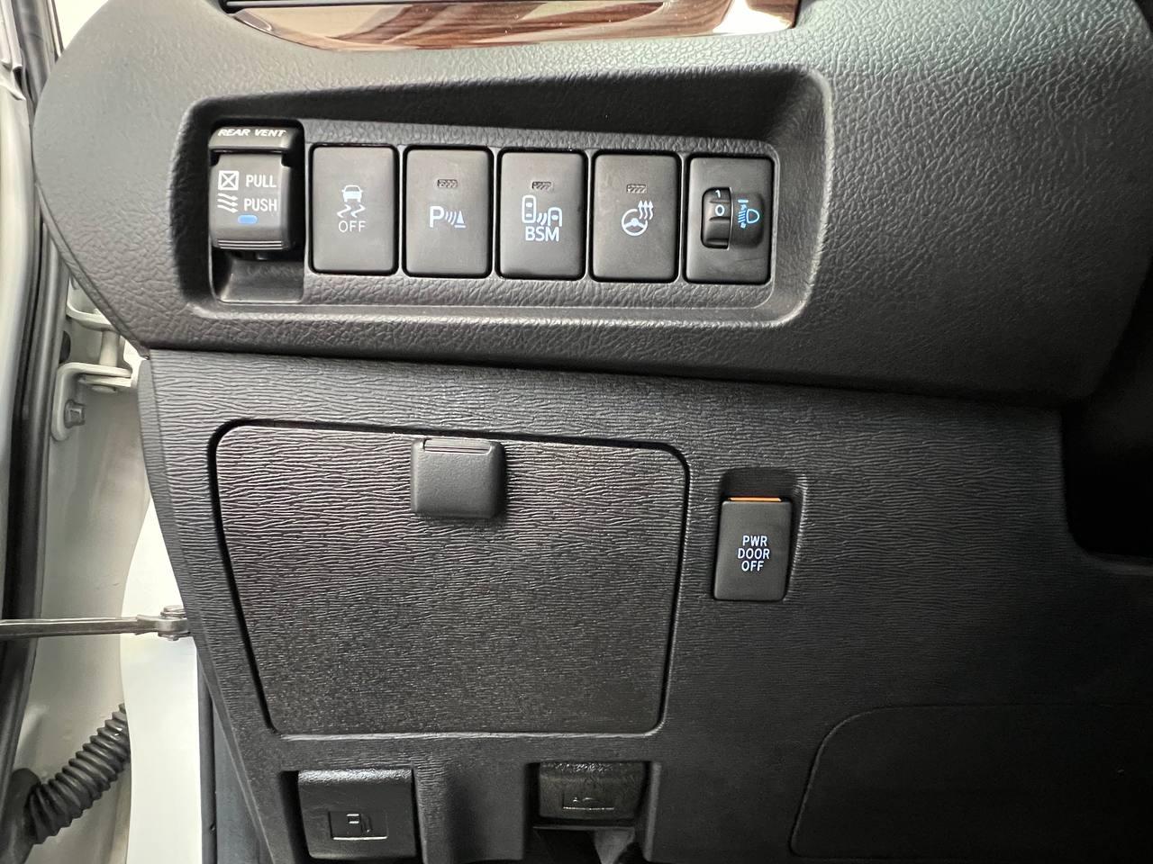 Toyota Sienna Limited Premium AWD 7-Passenger (Natl) 2017