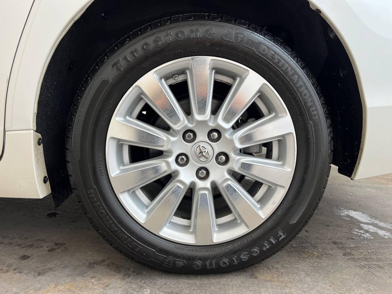 Toyota Sienna Limited Premium AWD 7-Passenger (Natl) 2017