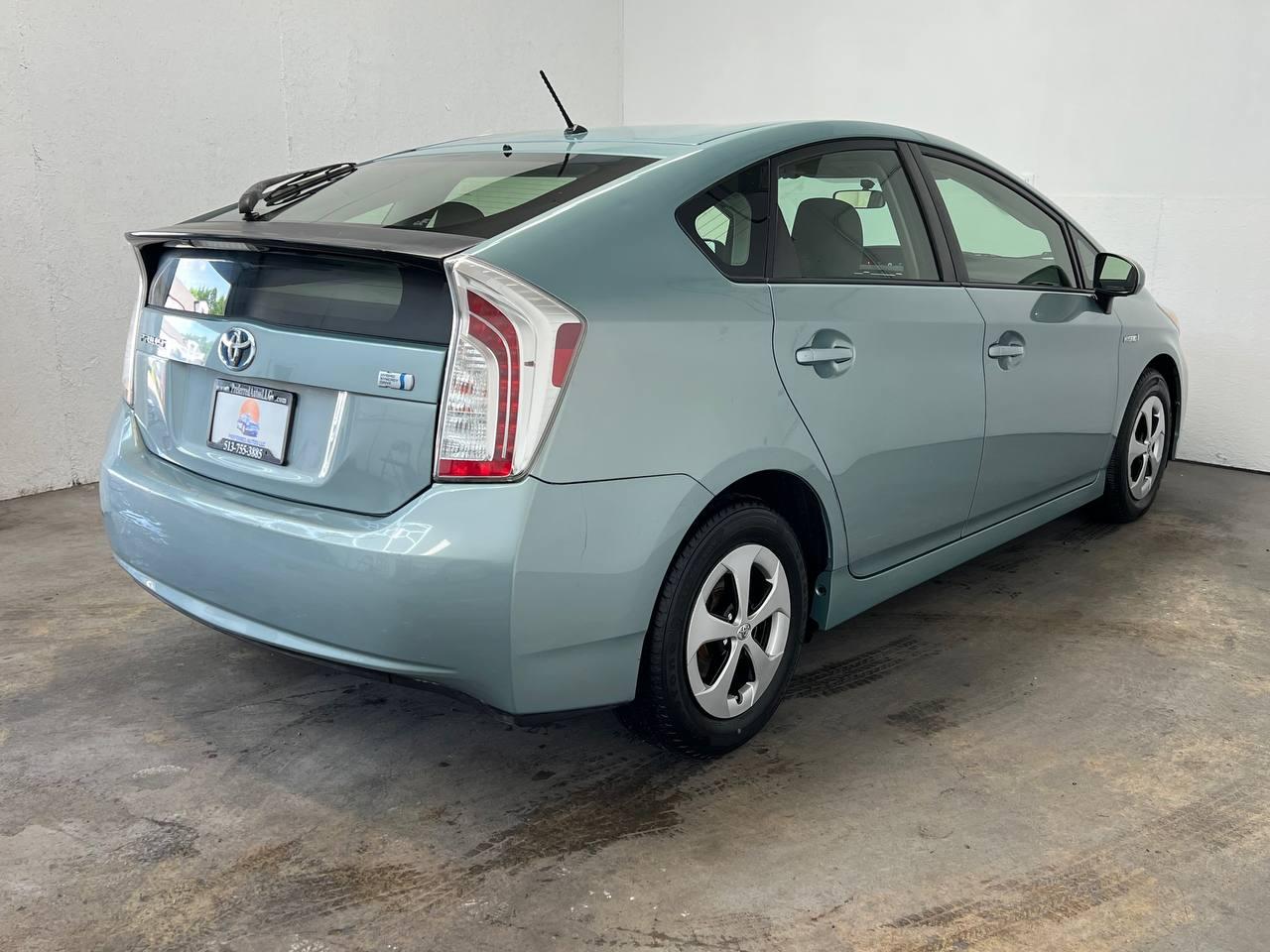 Toyota Prius Two 2014
