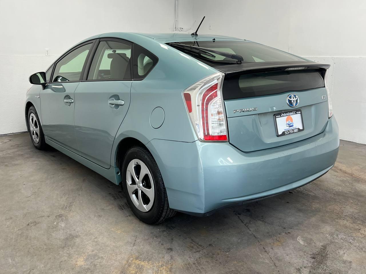 Toyota Prius Two 2014