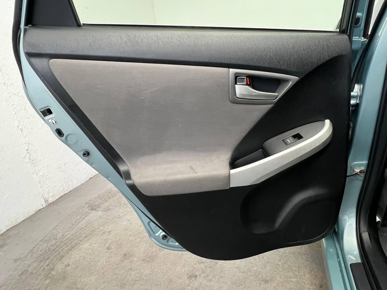 Toyota Prius Two 2014