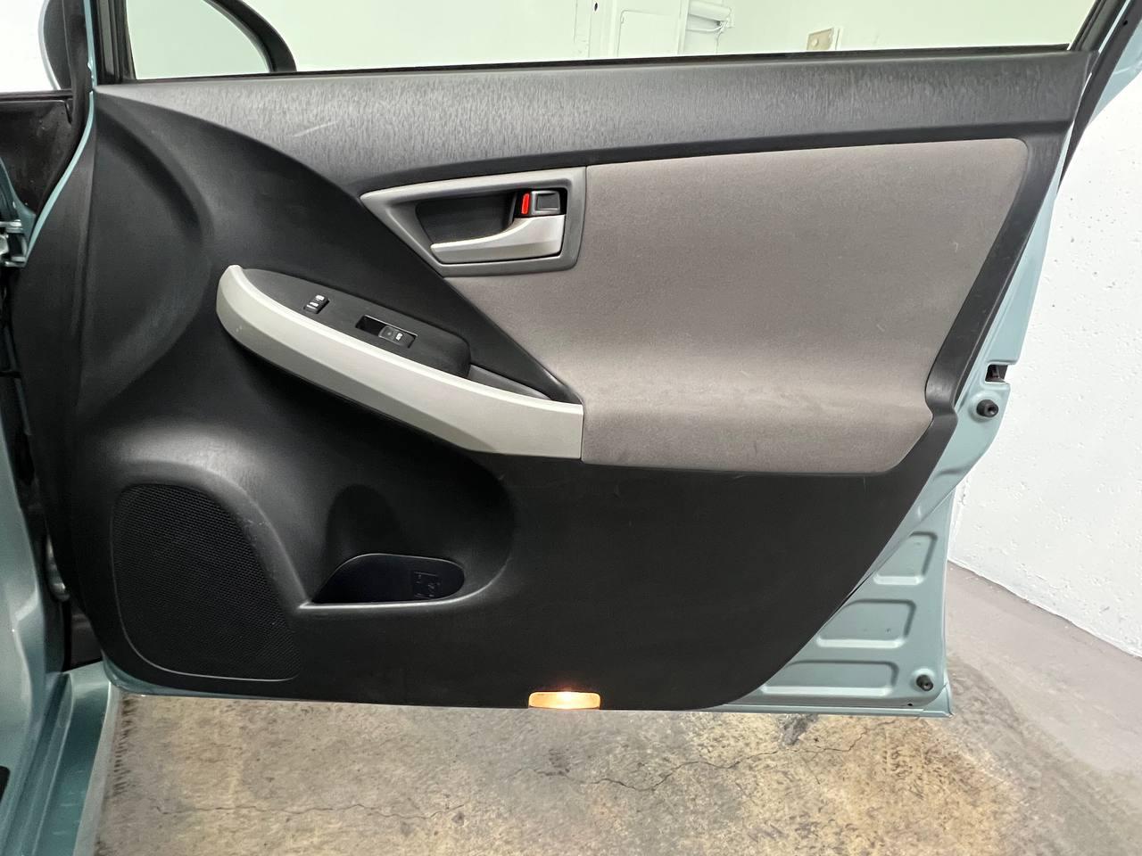 Toyota Prius Two 2014