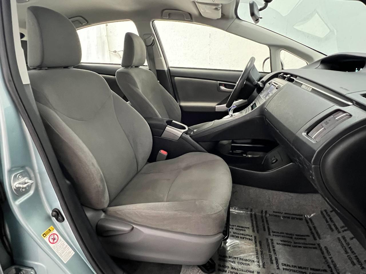 Toyota Prius Two 2014