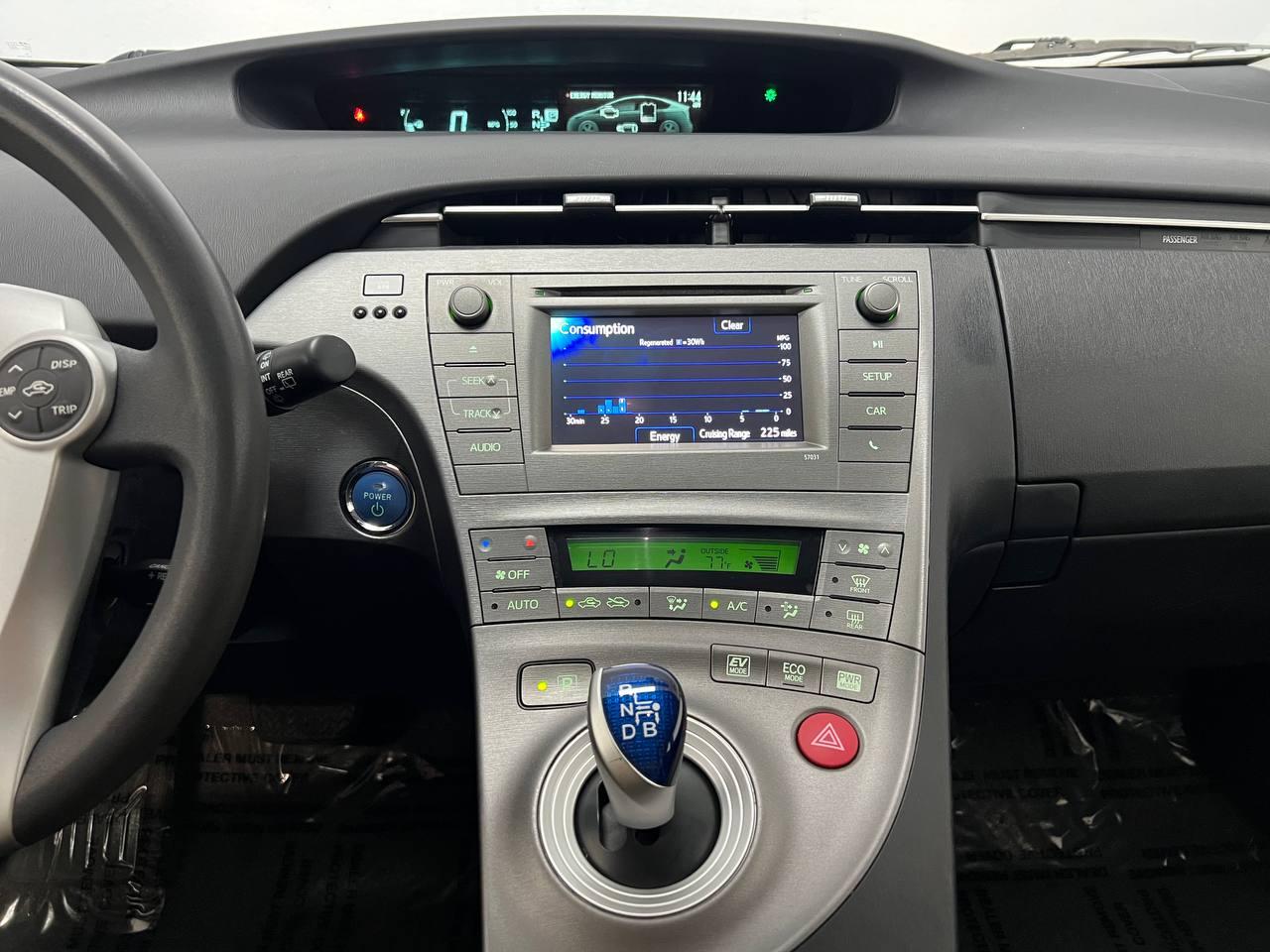 Toyota Prius Two 2014