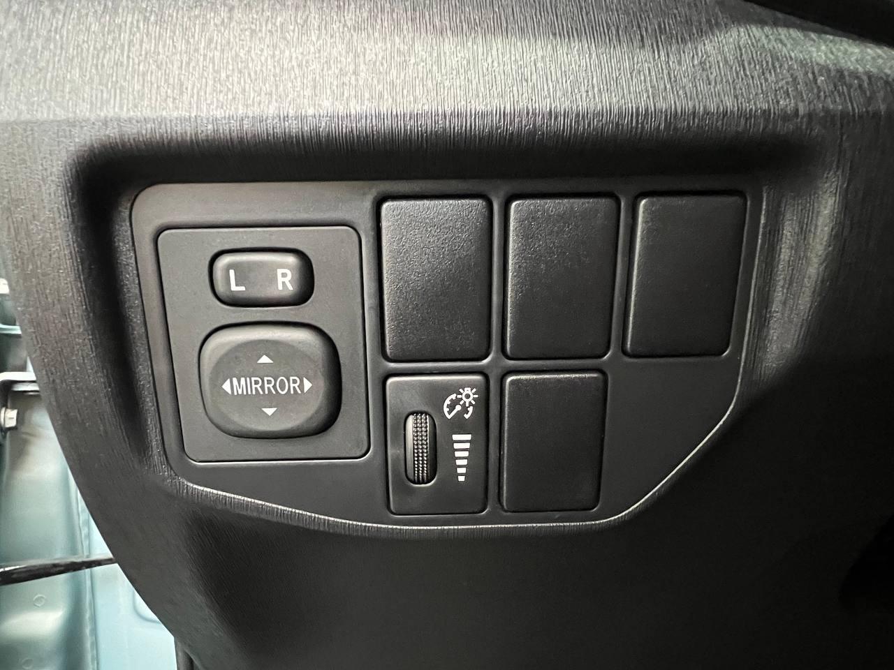 Toyota Prius Two 2014