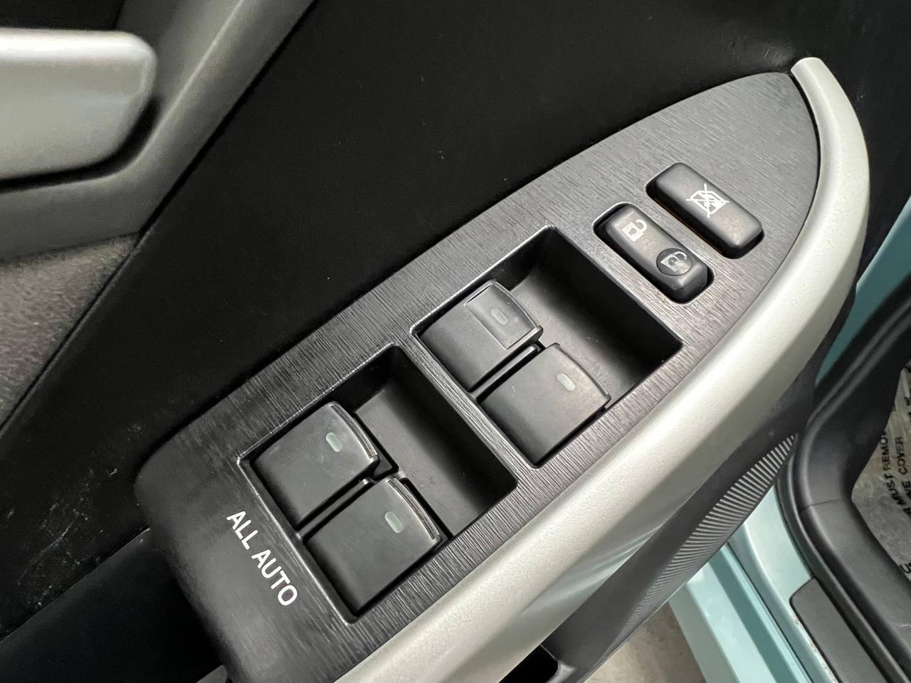 Toyota Prius Two 2014