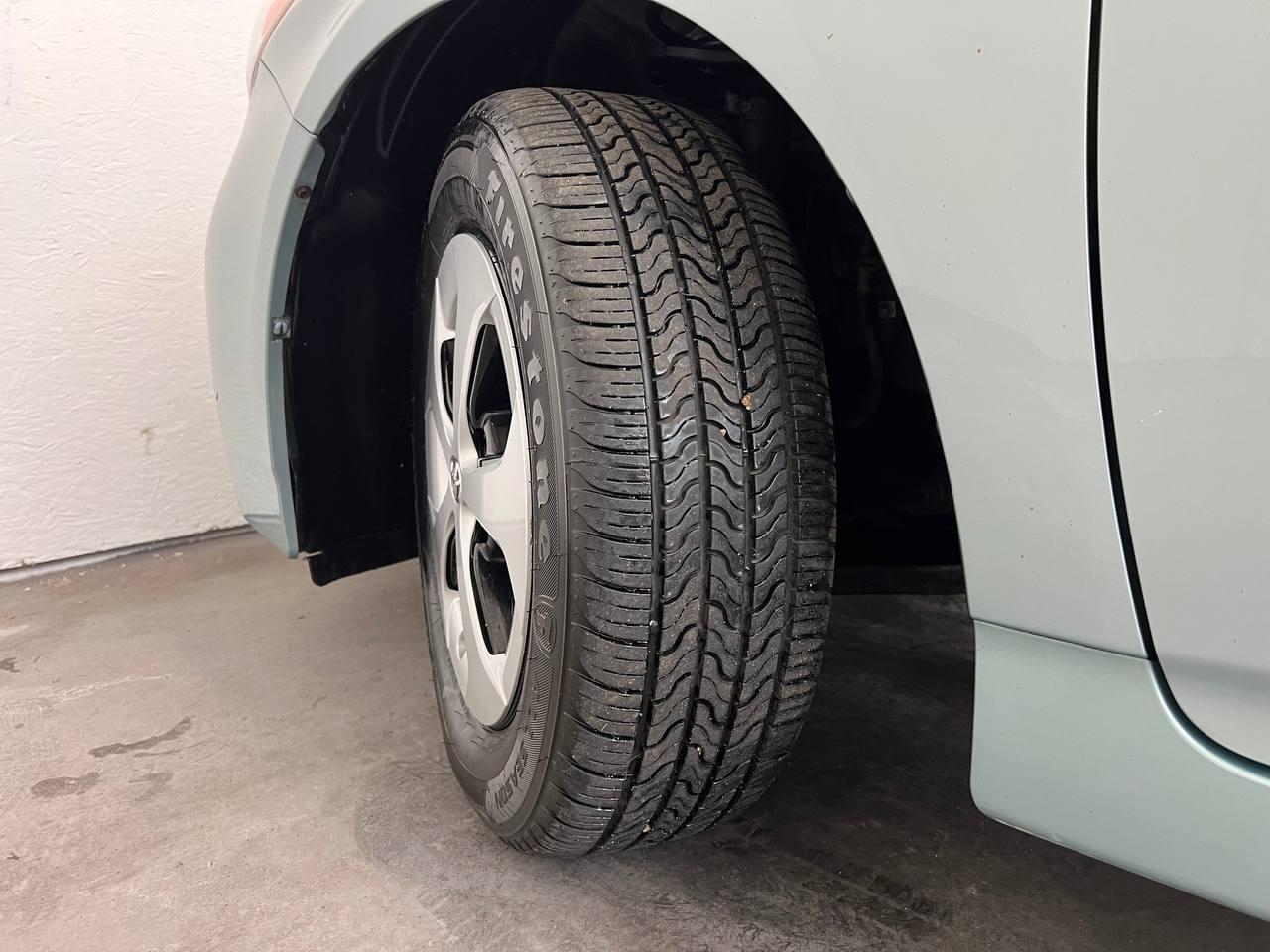 Toyota Prius Two 2014