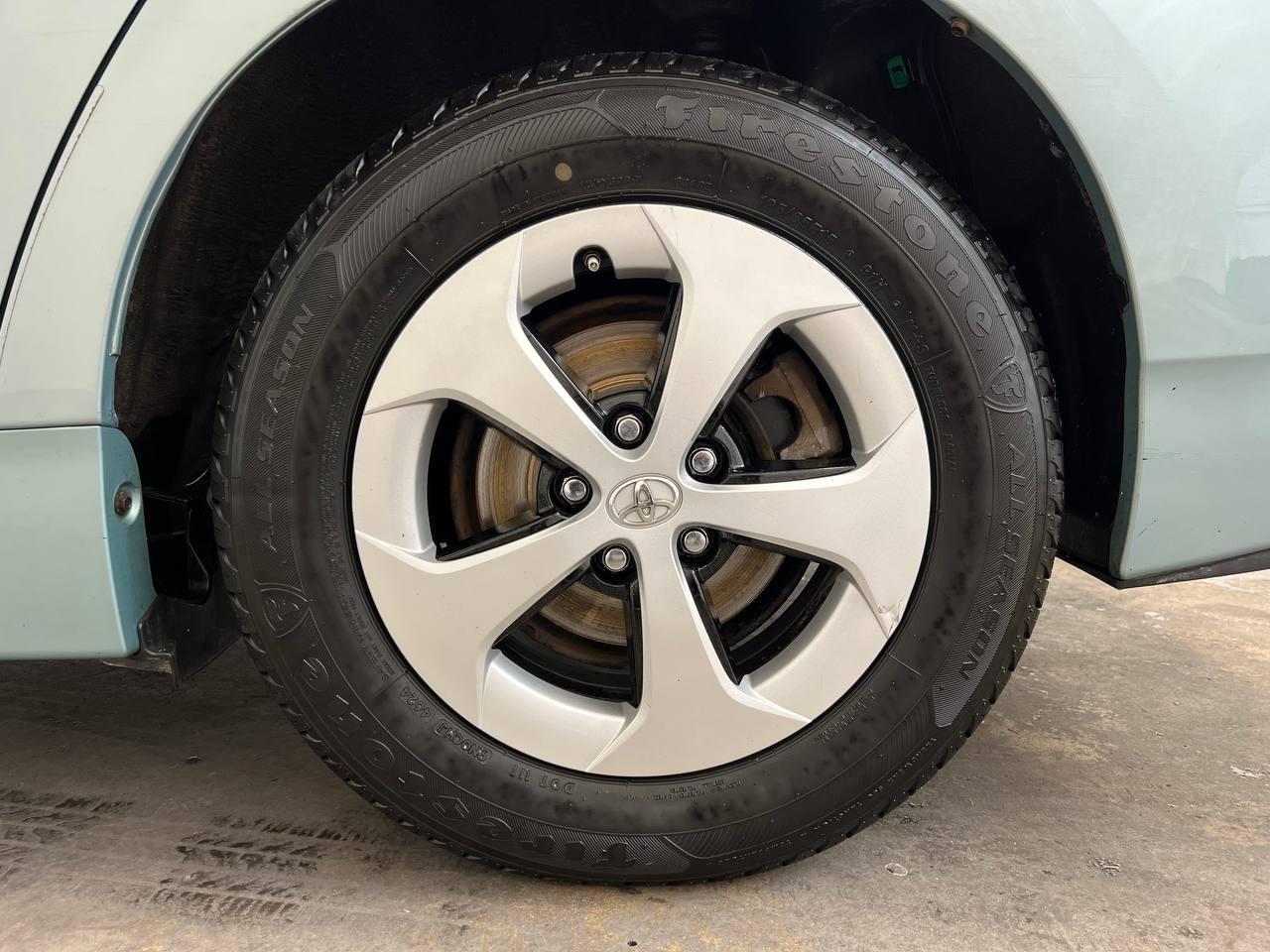 Toyota Prius Two 2014