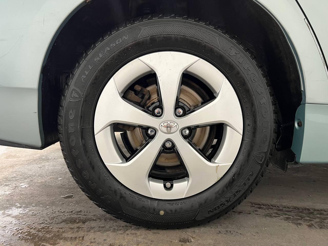 Toyota Prius Two 2014