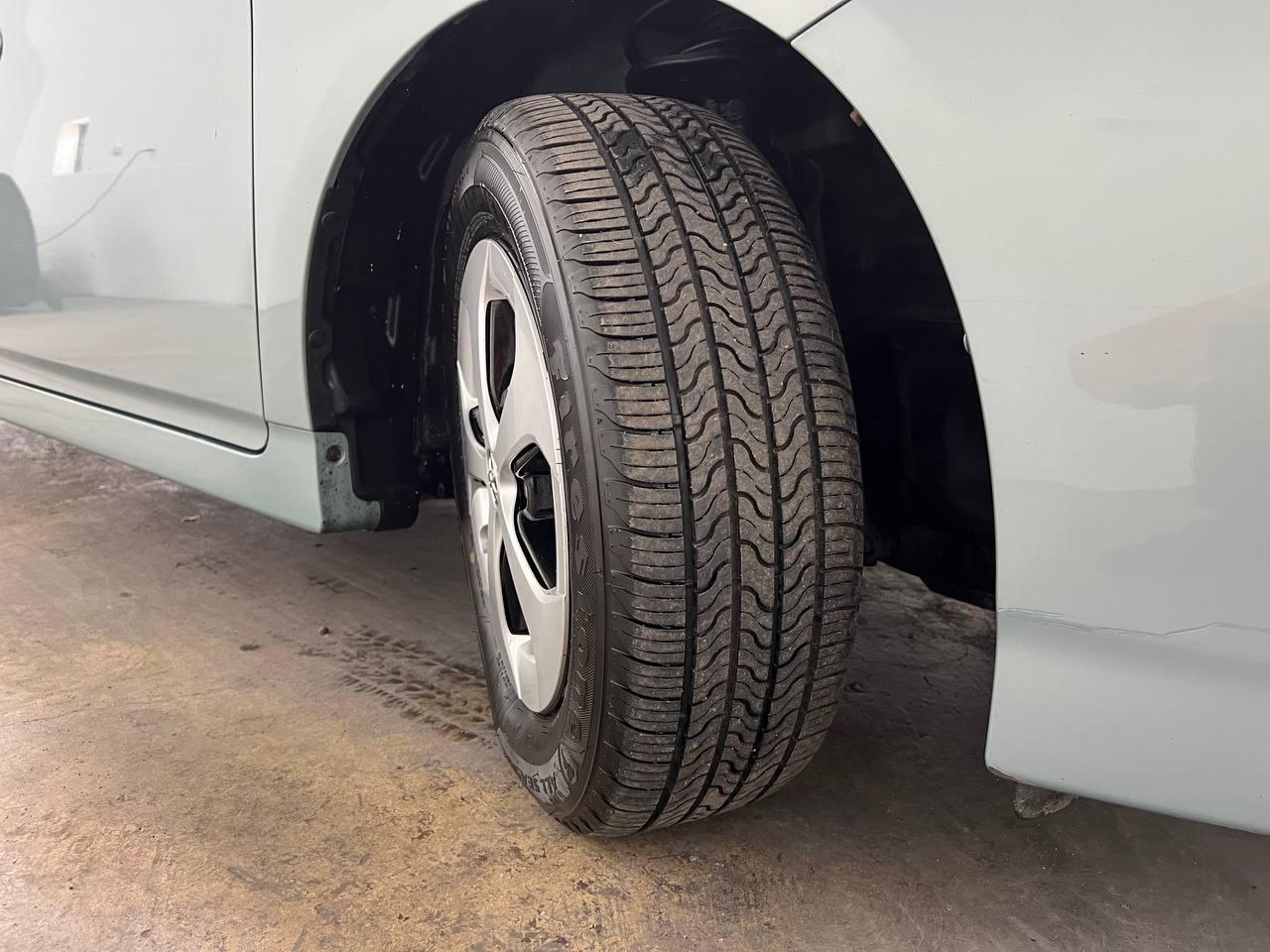 Toyota Prius Two 2014