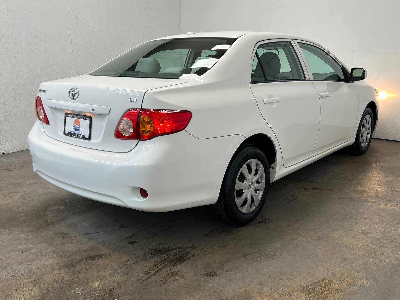 Toyota Corolla LE 2010
