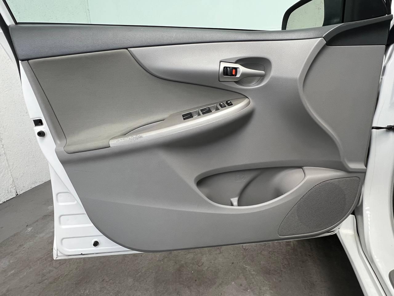 Toyota Corolla LE 2010