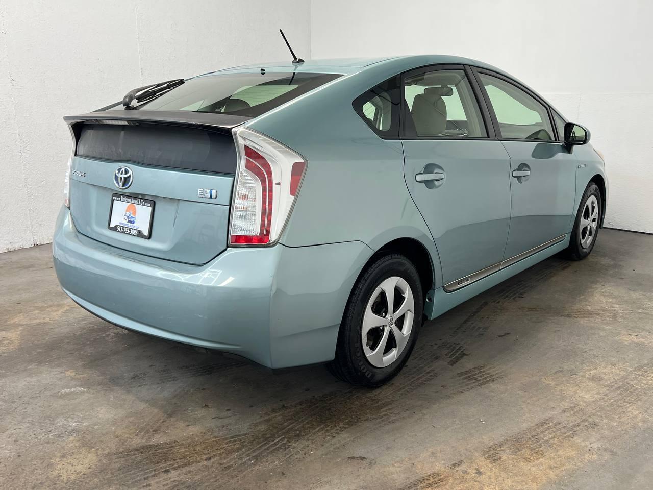 Toyota Prius Two 2012