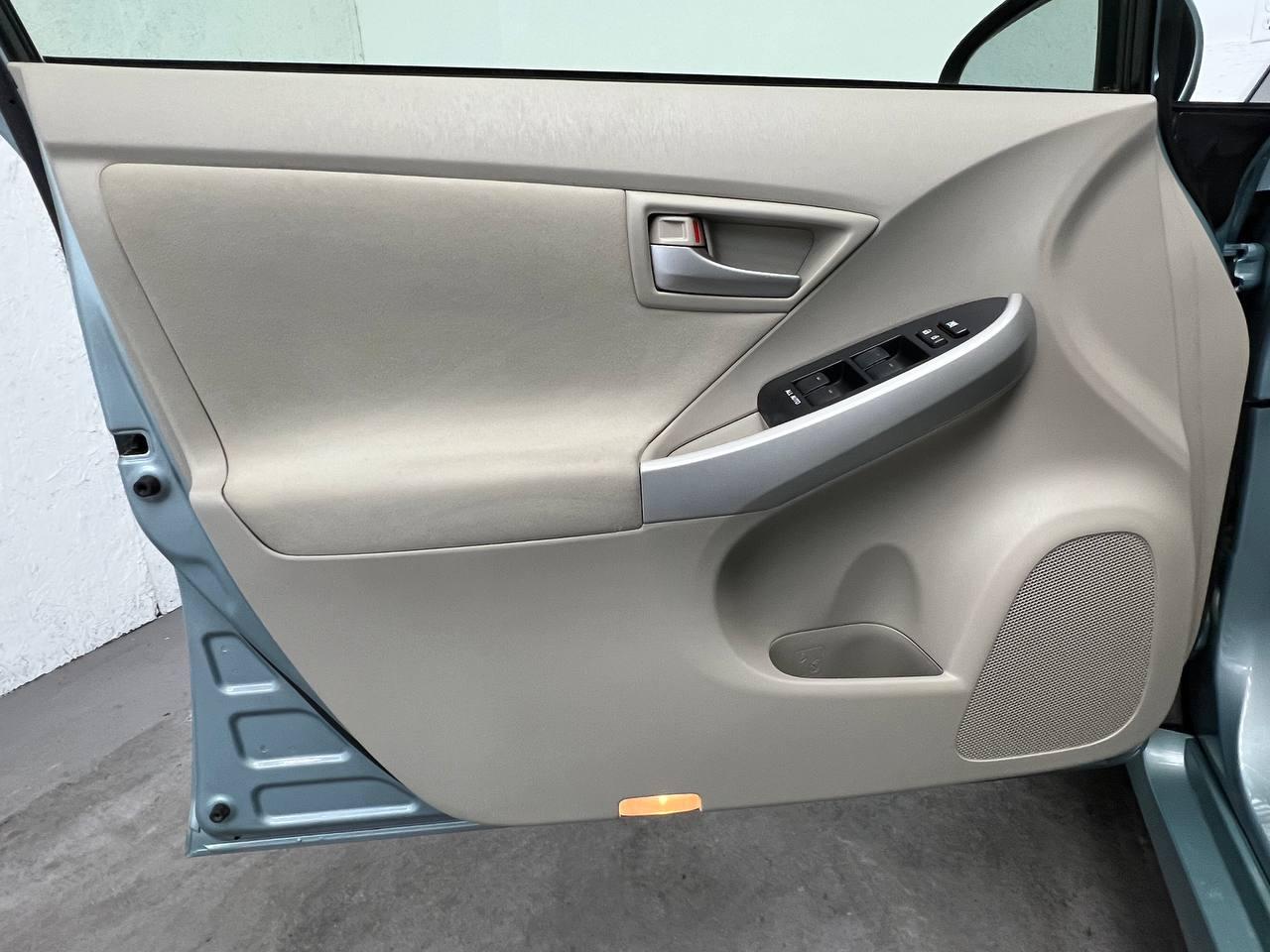 Toyota Prius Two 2012