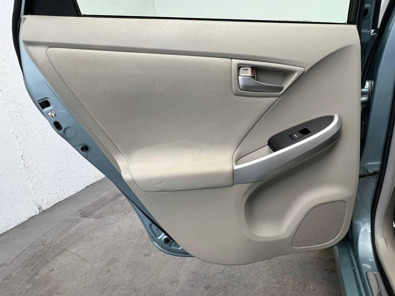 Toyota Prius Two 2012