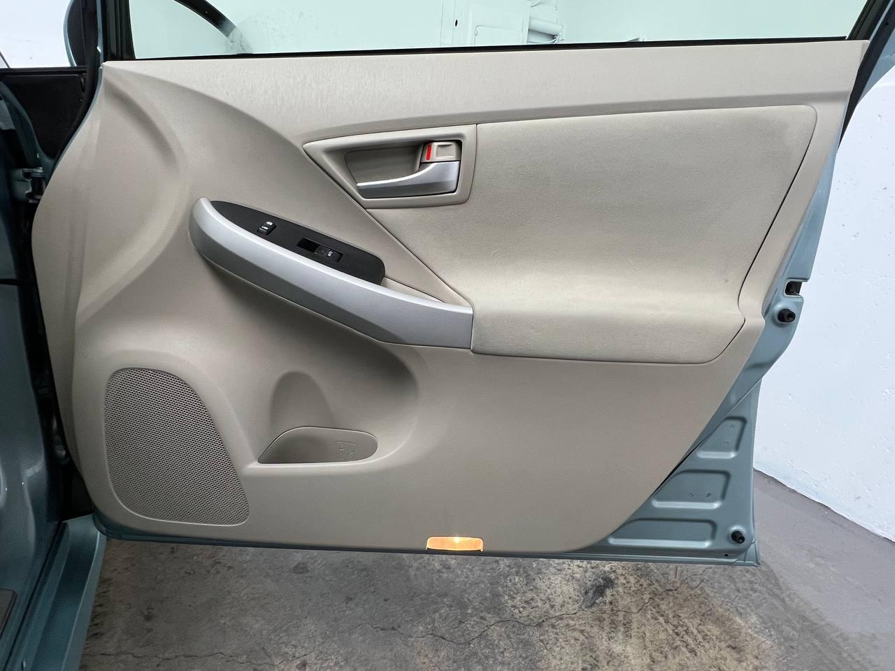 Toyota Prius Two 2012