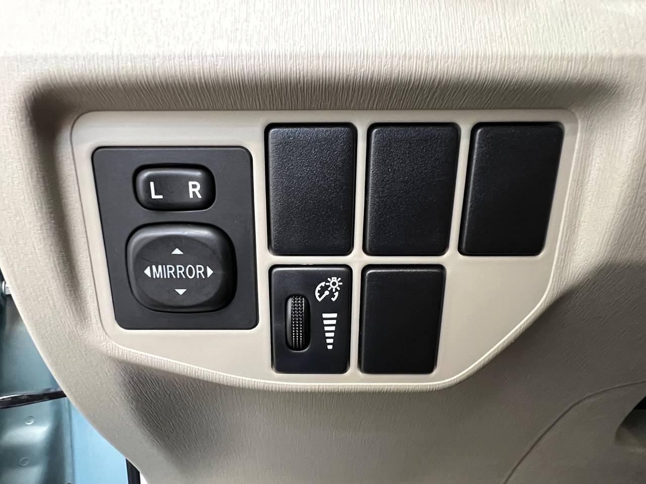 Toyota Prius Two 2012
