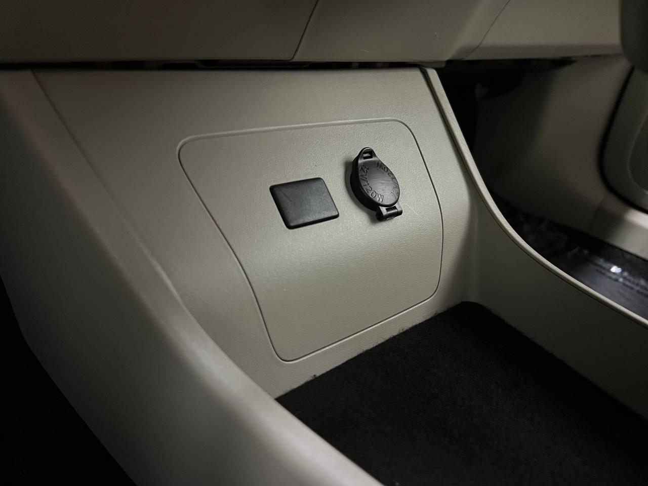 Toyota Prius Two 2012