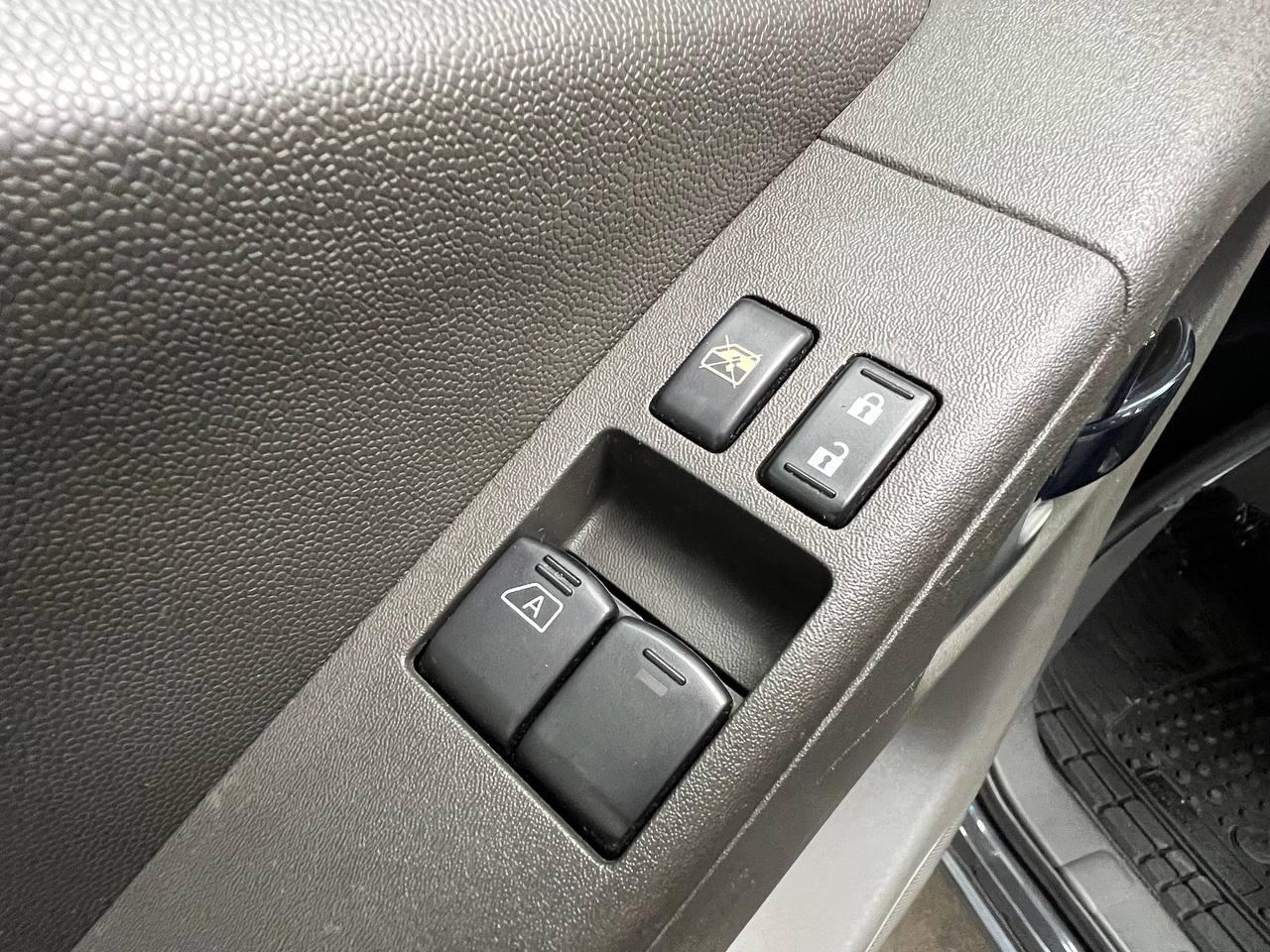 Nissan Frontier 2WD King Cab V6 Auto SV 2013