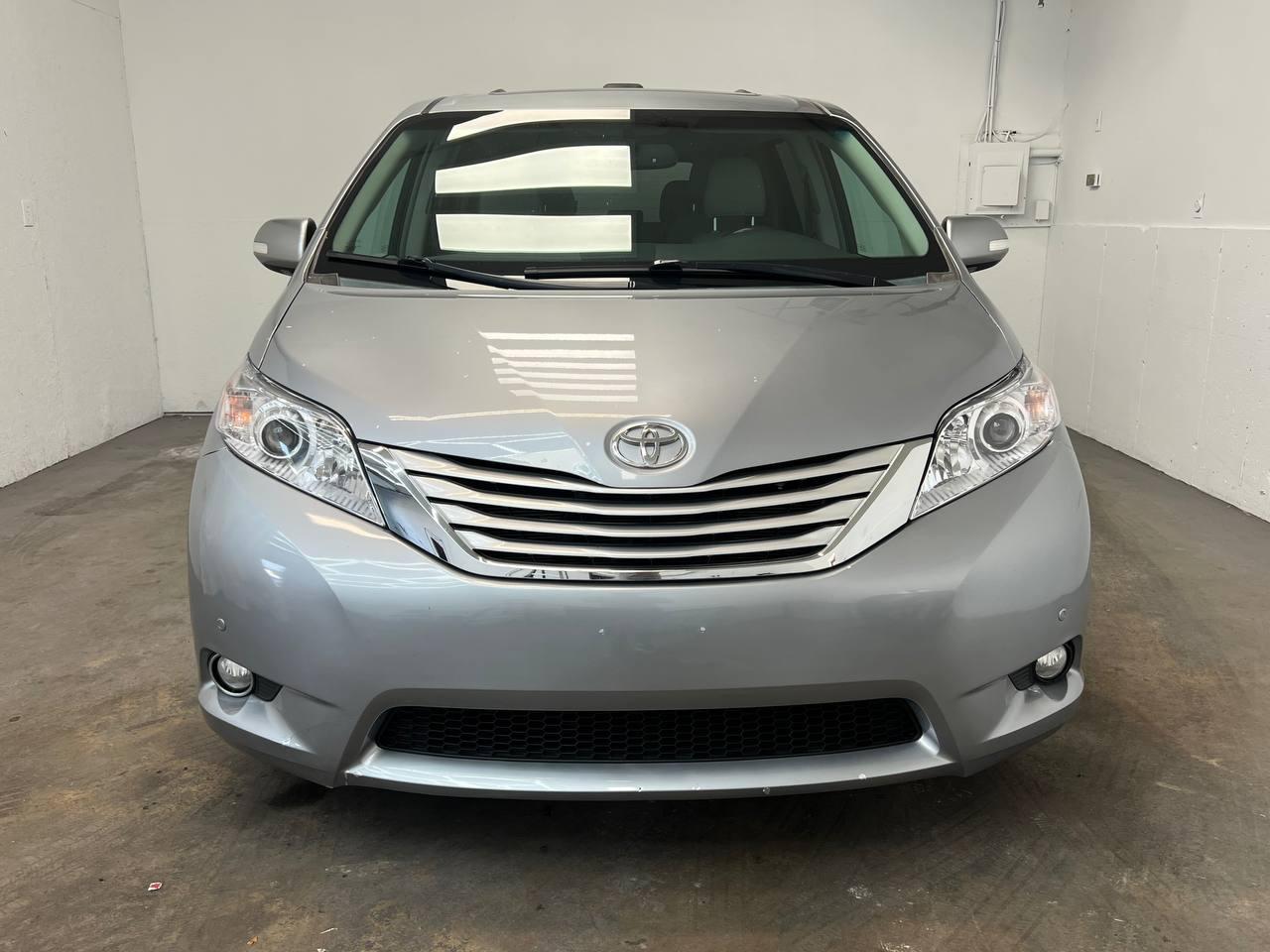 Toyota Sienna Limited 7-Passenger AWD 2013