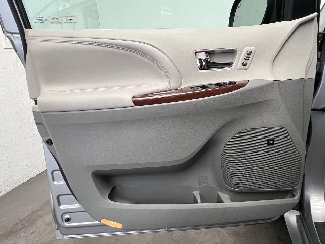 Toyota Sienna Limited 7-Passenger AWD 2013