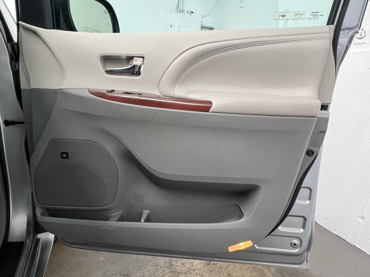 Toyota Sienna Limited 7-Passenger AWD 2013