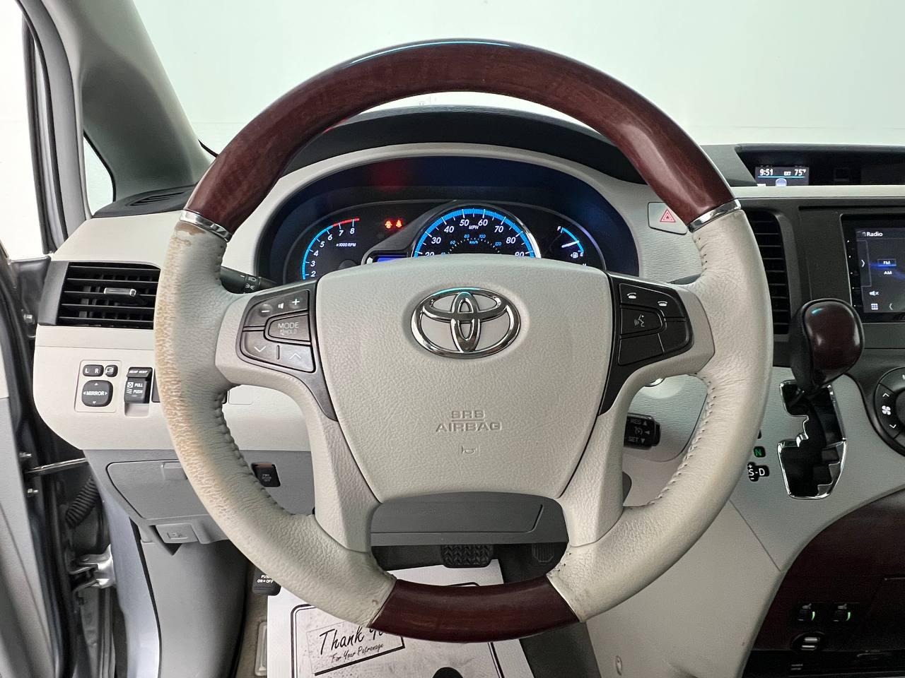 Toyota Sienna Limited 7-Passenger AWD 2013