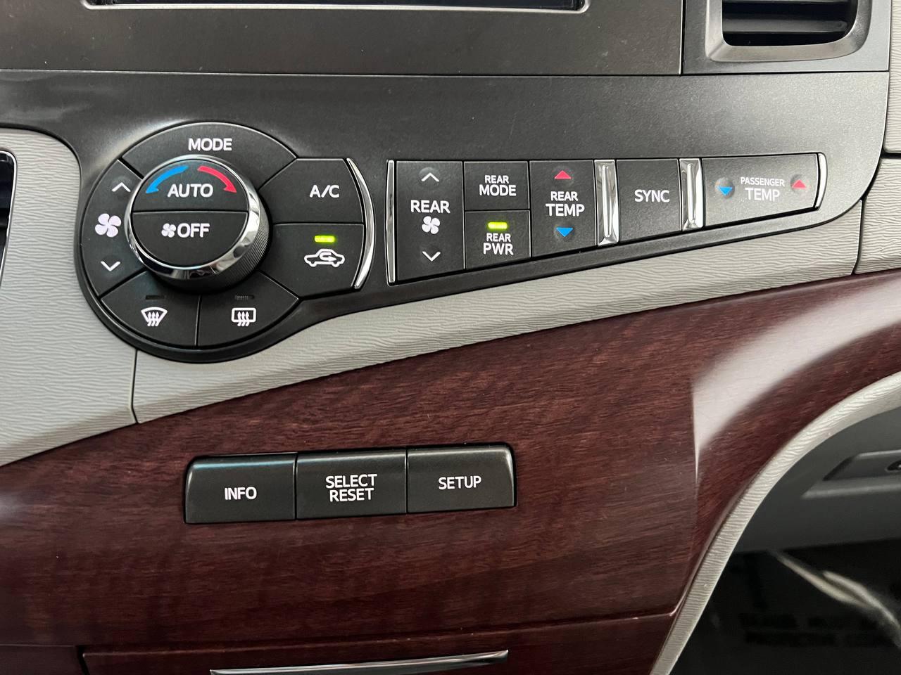 Toyota Sienna Limited 7-Passenger AWD 2013