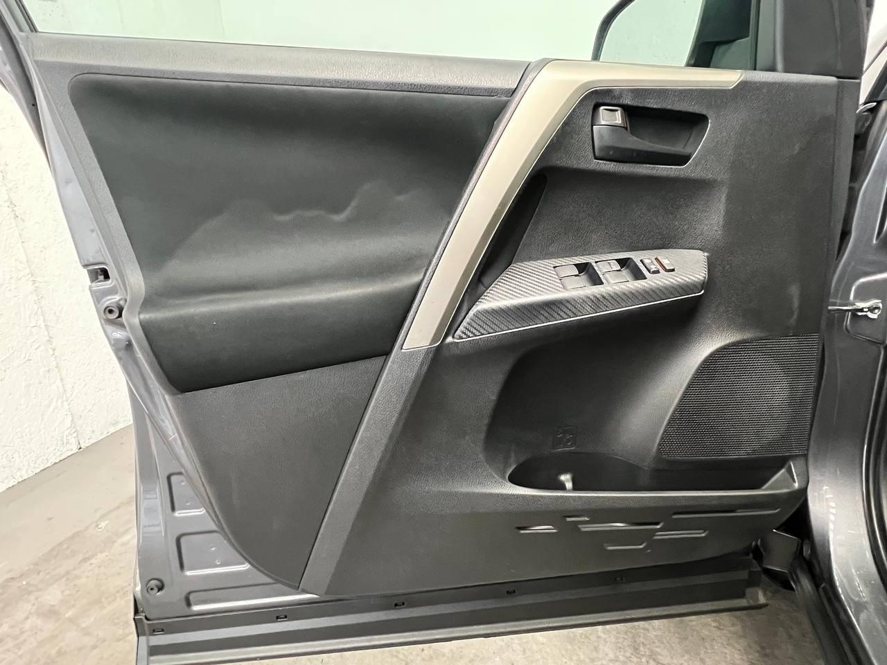 Toyota RAV4 LE AWD 2015