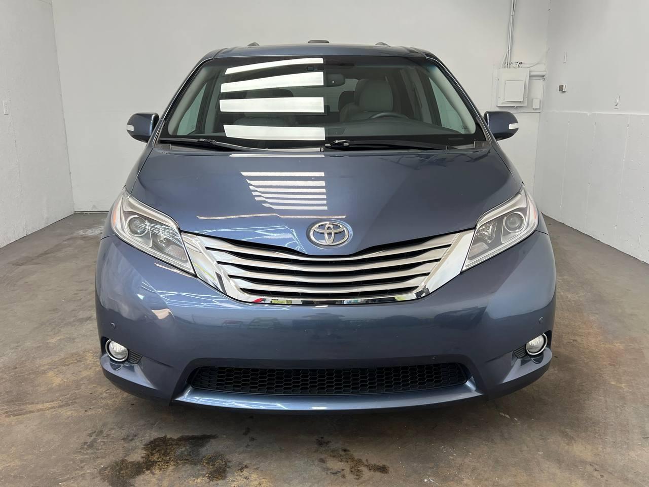 Toyota Sienna  2017