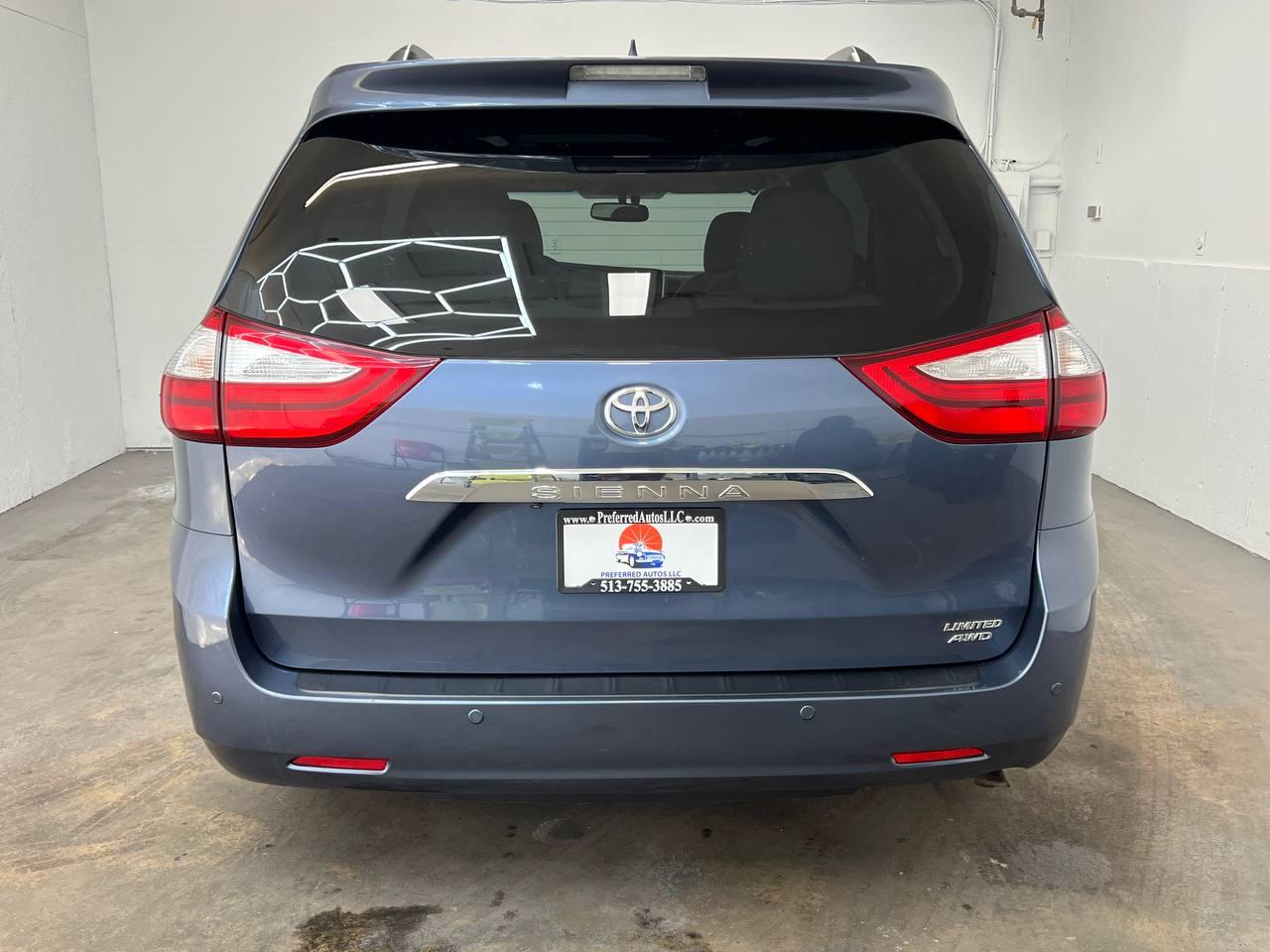 Toyota Sienna  2017