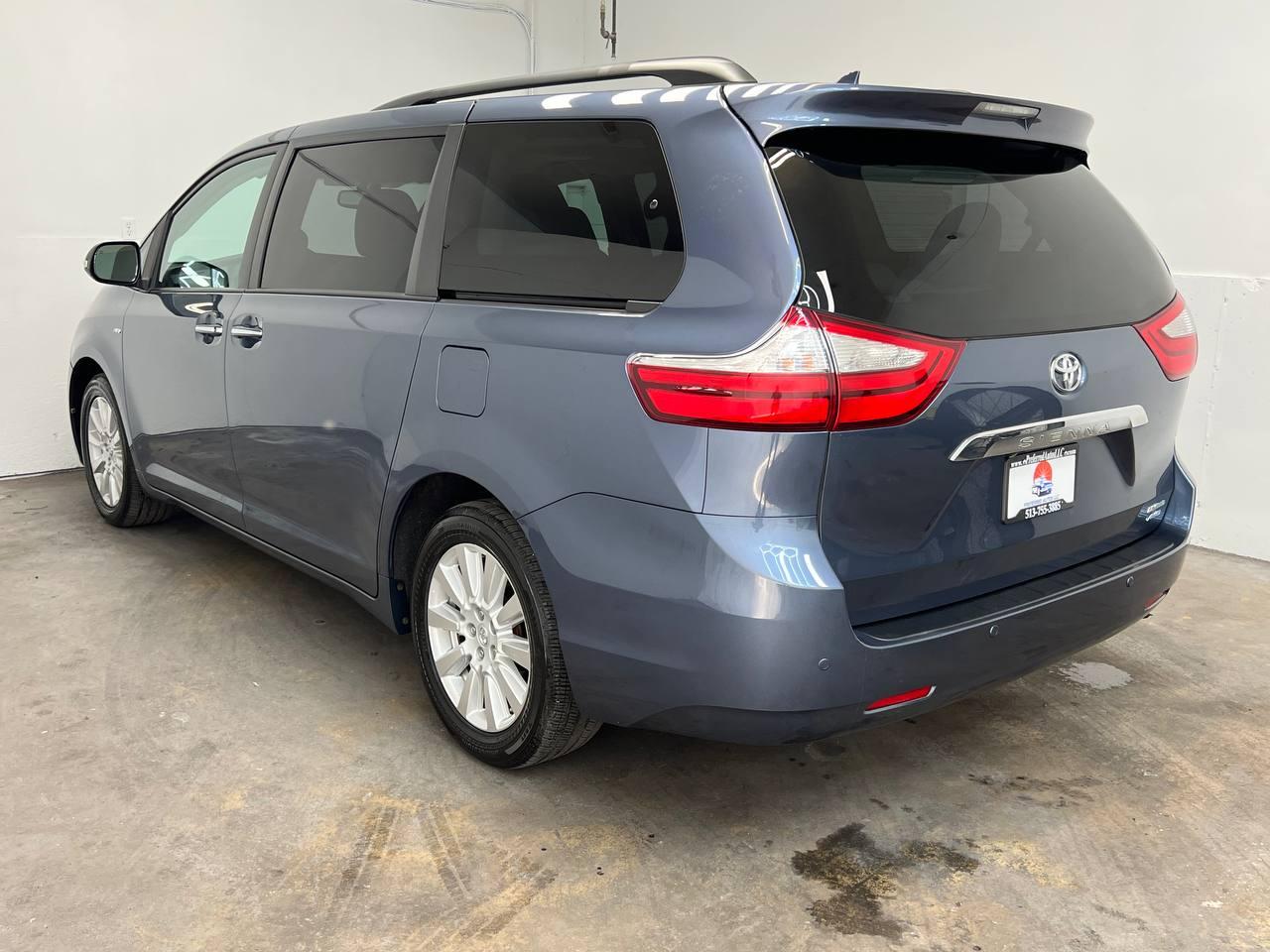 Toyota Sienna  2017