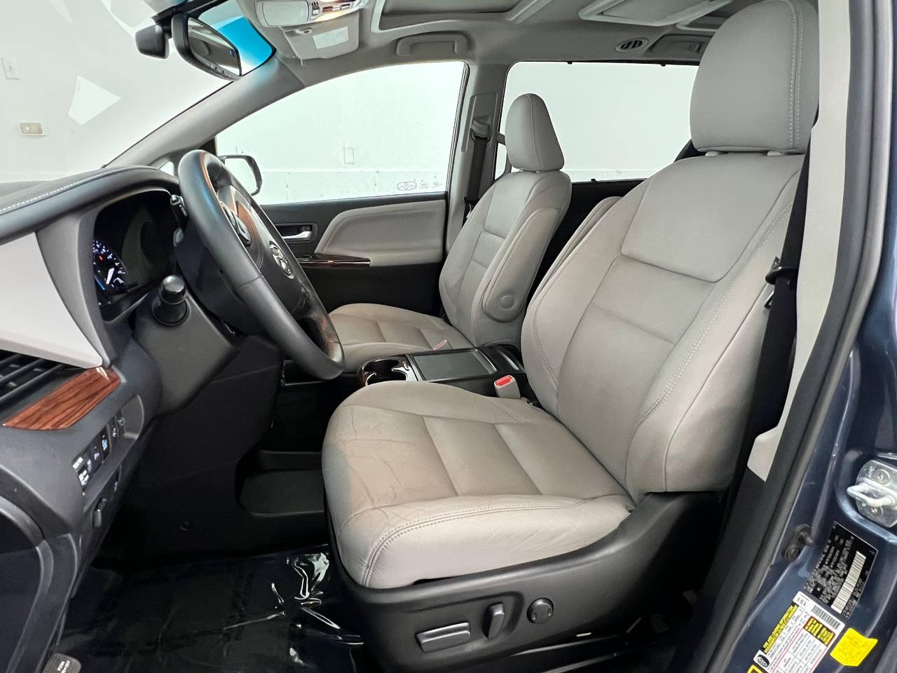 Toyota Sienna  2017