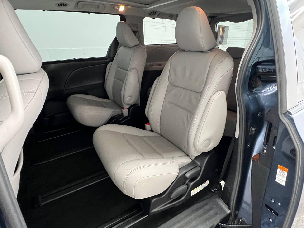 Toyota Sienna  2017