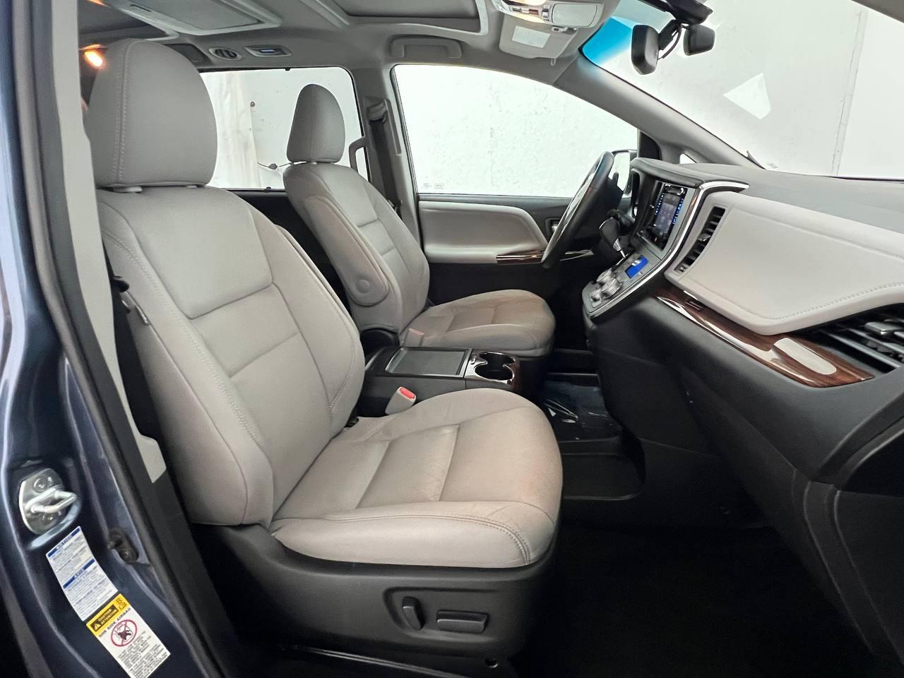 Toyota Sienna  2017
