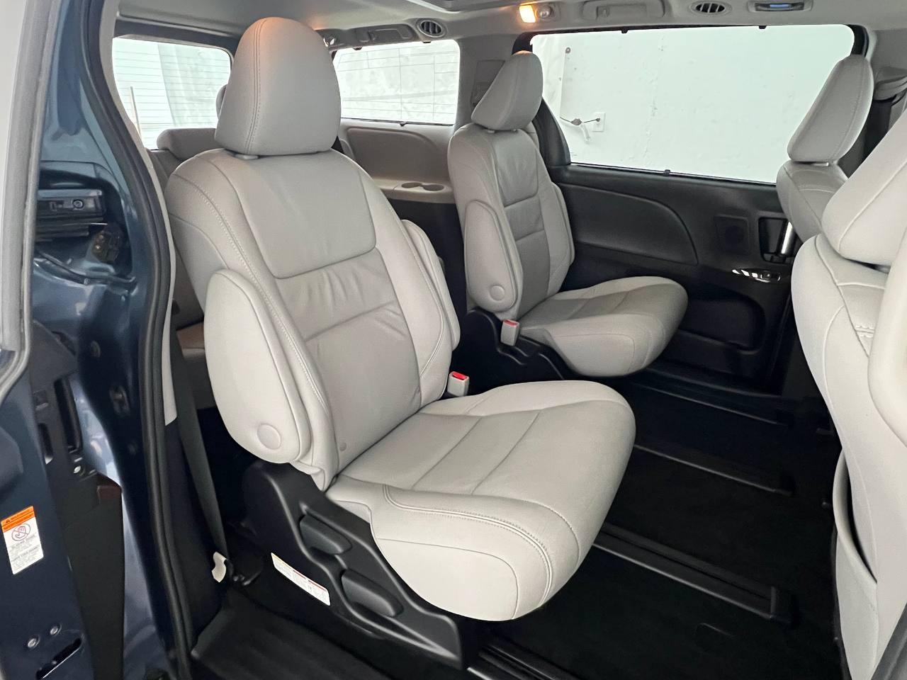 Toyota Sienna  2017