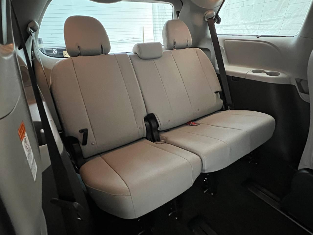 Toyota Sienna  2017