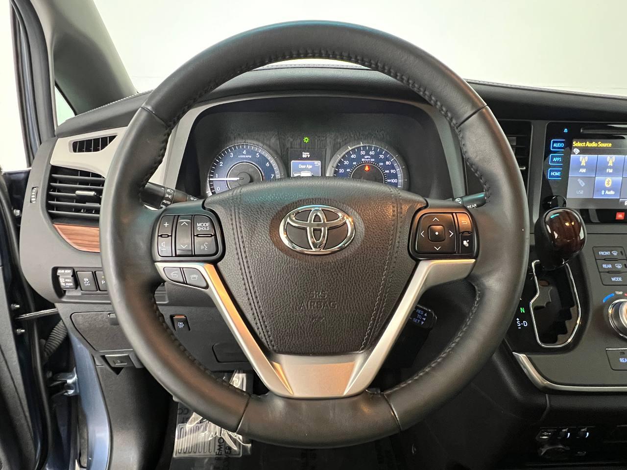 Toyota Sienna  2017