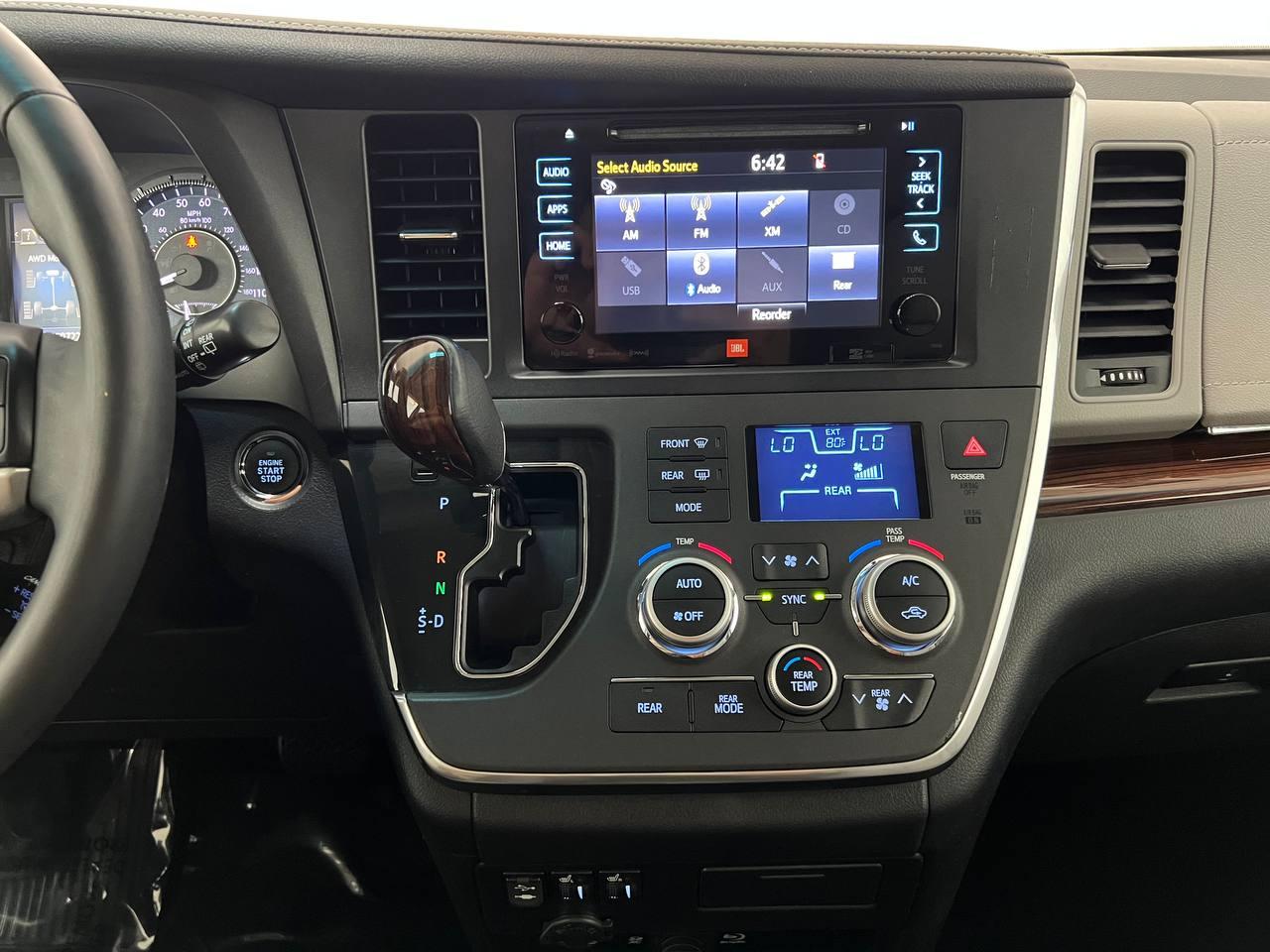 Toyota Sienna  2017