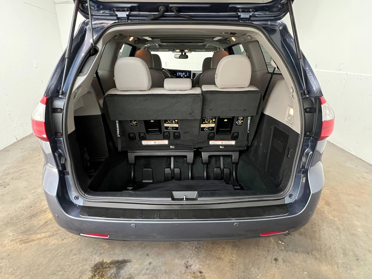 Toyota Sienna  2017