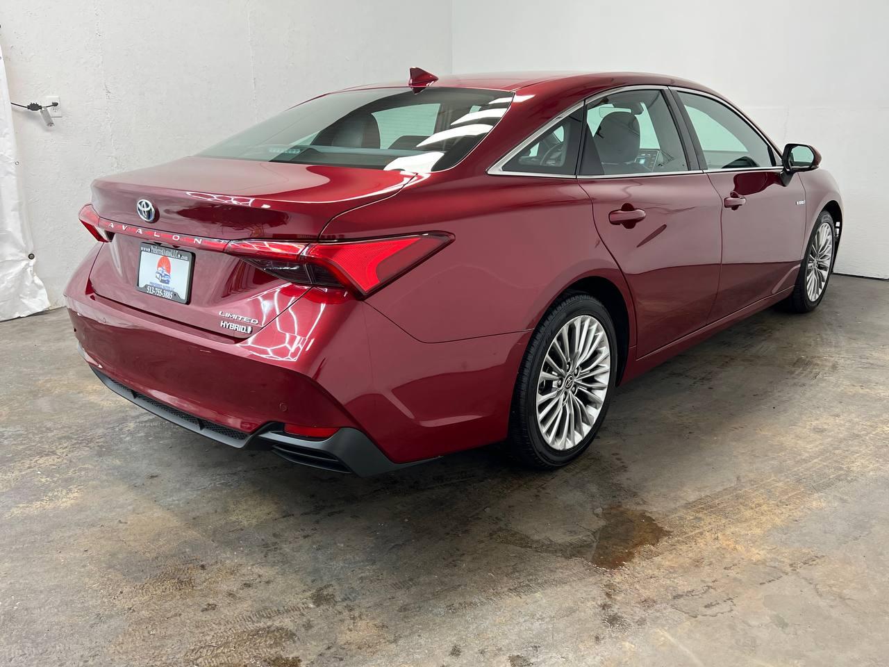 Toyota Avalon Hybrid Limited 2021